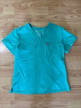 FIGS Catarina Scrub Top